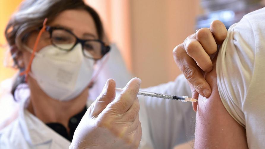 COVID-19: VIA LIBERA ALLE PRENOTAZIONI DEI VACCINI PER TUTTI DAL 3 GIUGNO